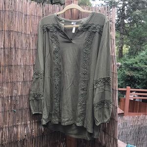 Andree by Unit green long sleeve blouse